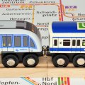 Holz U-Bahn München | U2 | Spielzeug für Kinder | Feldmoching bis Messestadt Ost