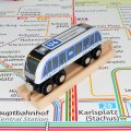 Holz U-Bahn München | Spielzeug für Kinder | Linie U6 | Garching bis Klinikum Großhadern