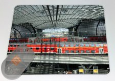 Mauspad: Regionalexpresszüge im Hauptbahnhof Berlin